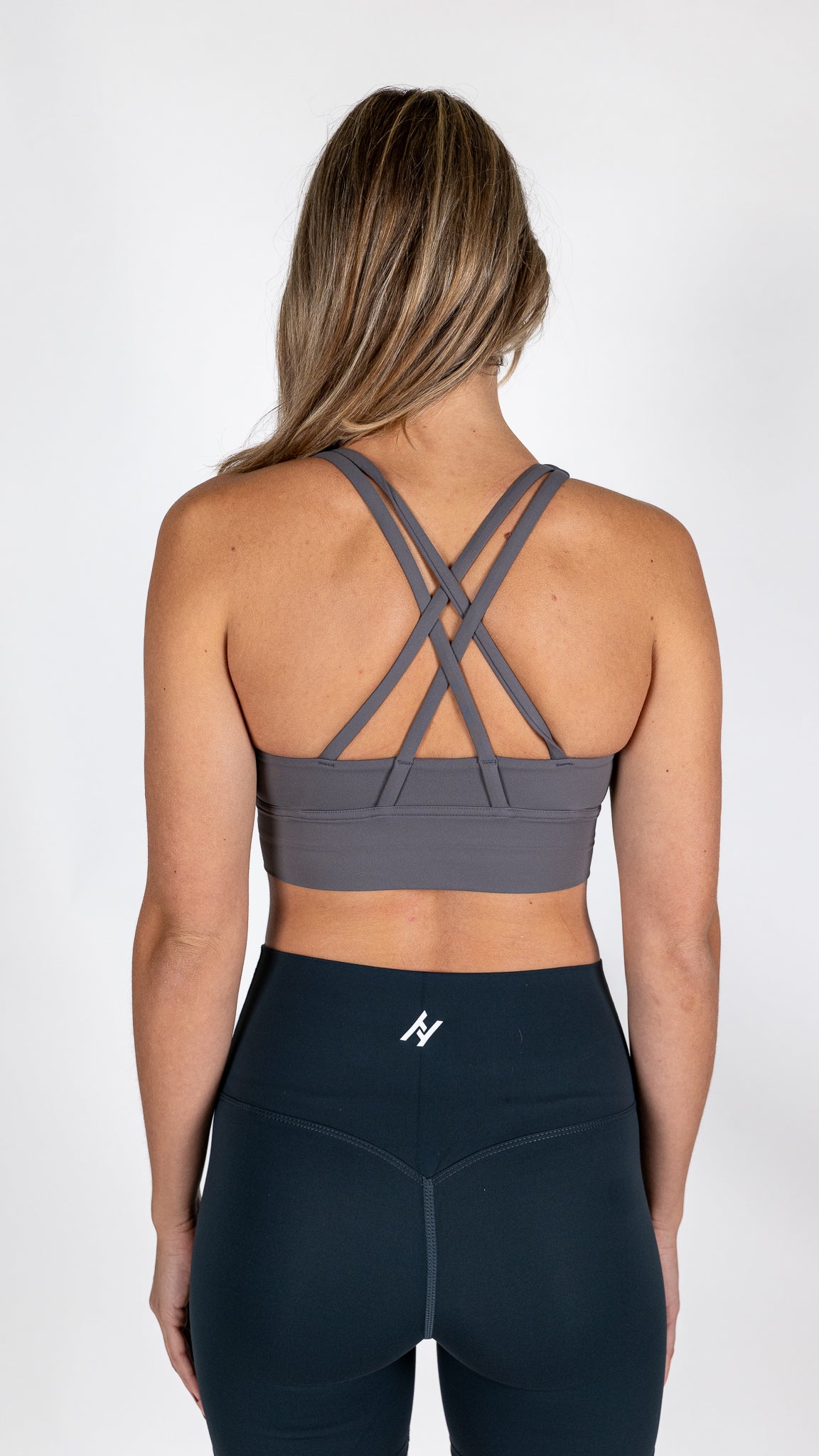 Grå sport-bh med hög support för dig som lever ett aktivt liv